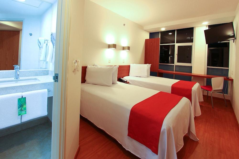 Hotel One Ciudad De Alameda 3*